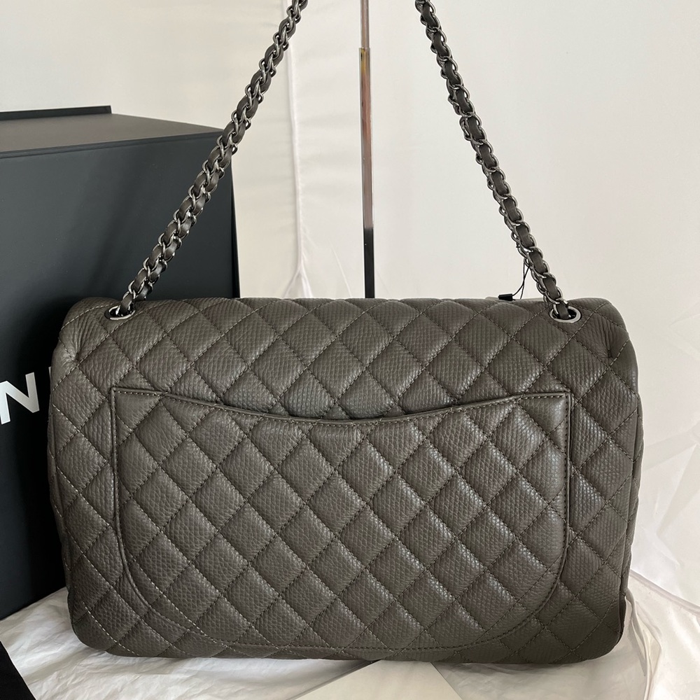 CHANEL XXL Jumbo Classic Flap Bag - Picture 4 of 16